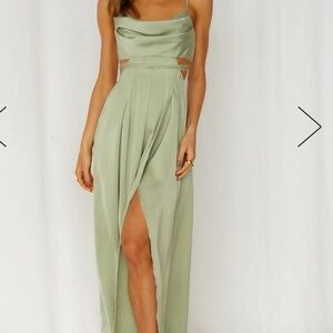 HELLO MOLLY REVEAL YOUR MIND MIDI DRESS SAGE NEW WITH TAGS SIZE MEDIUM / SIZE 6